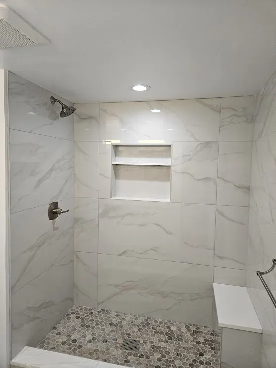 Shower with recessed niche and pebble floor