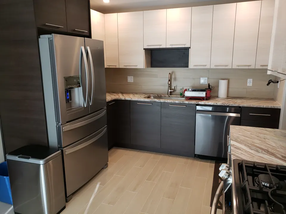 Two-tone modern kitchen with dark lower cabinets